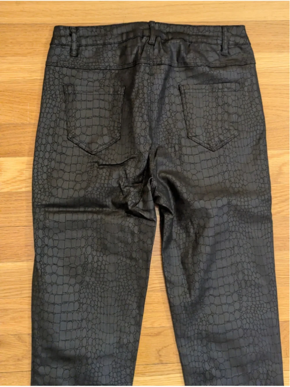 Black Crocodile Print Skinny Pants Medium